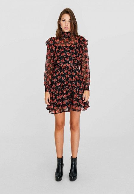 Платье Stradivarius Платье Stradivarius