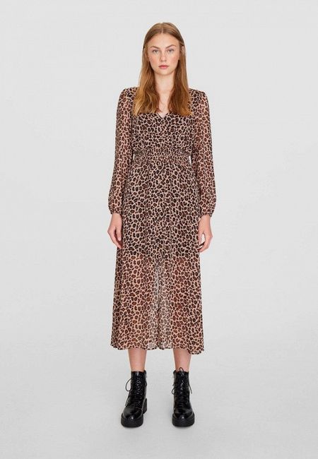 Платье Stradivarius Платье Stradivarius