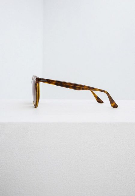 Солнцезащитные очки Ray-Ban®
