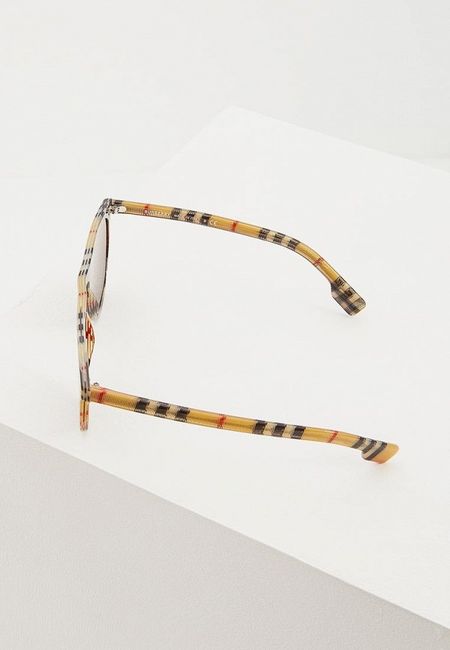 Солнцезащитные очки Burberry